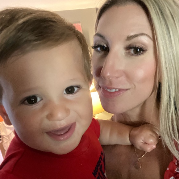 Meet your Posher, Christina - Picture 2 of 3